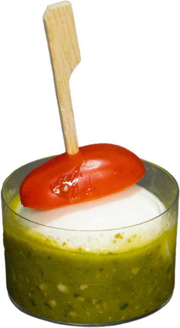 Bocconcino di mozzarella, pesto e pomodorini